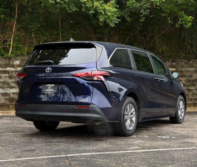 2022 Toyota Sienna XLE 7 Passenger