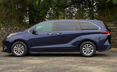 2022 Toyota Sienna XLE 7 Passenger
