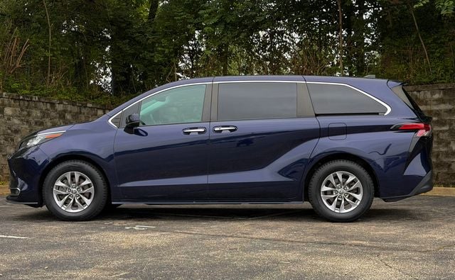 2022 Toyota Sienna XLE 7 Passenger