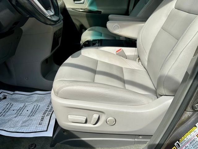 2017 Toyota Sienna XLE Premium 8 Passenger