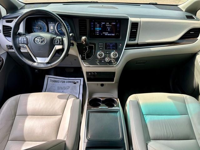 2017 Toyota Sienna XLE Premium 8 Passenger