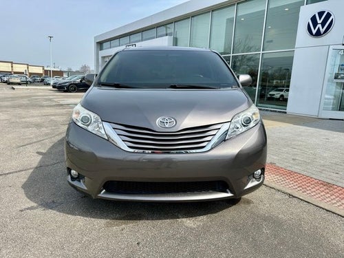 2017 Toyota Sienna XLE Premium 8 Passenger