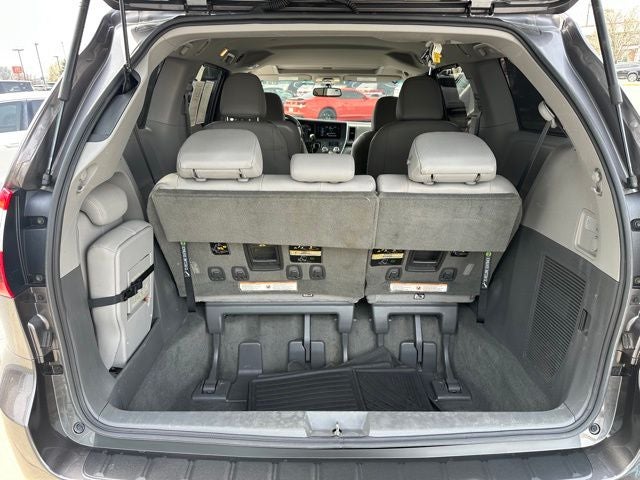 2017 Toyota Sienna XLE Premium 8 Passenger
