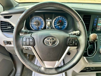2017 Toyota Sienna XLE Premium 8 Passenger