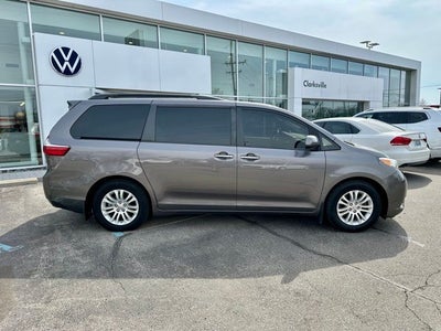 2017 Toyota Sienna XLE Premium 8 Passenger