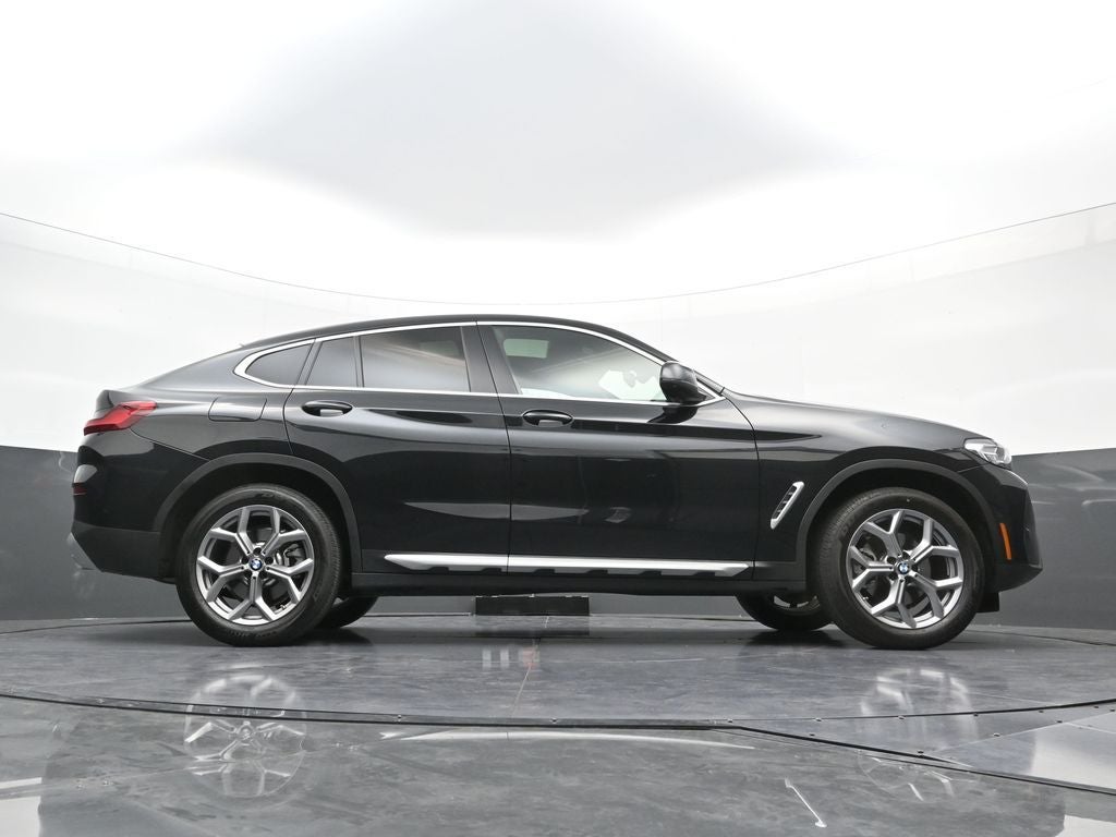 2025 BMW X4 xDrive30i