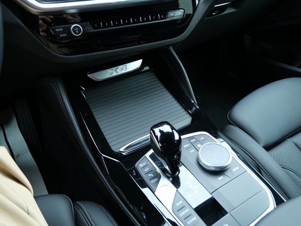 2025 BMW X4 xDrive30i