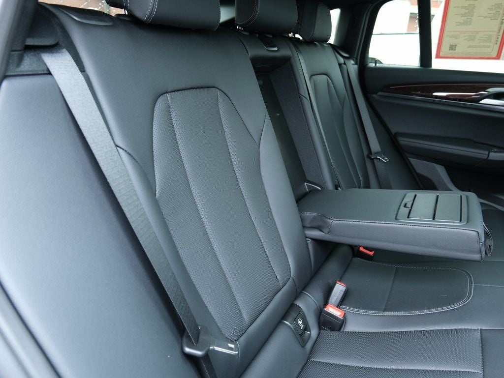 2025 BMW X4 xDrive30i