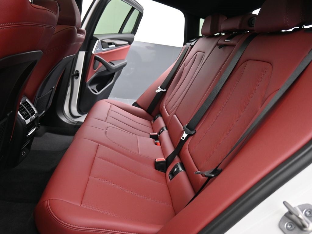 2025 BMW X4 xDrive30i