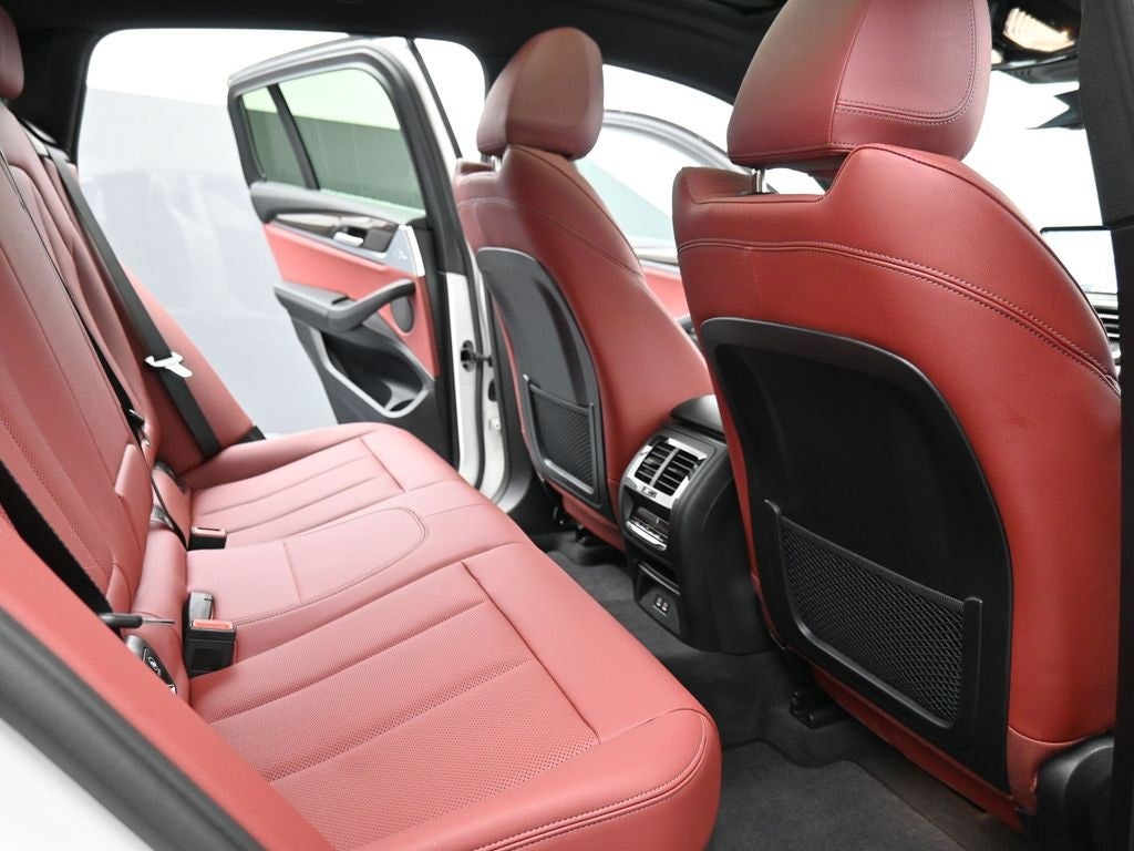 2025 BMW X4 xDrive30i