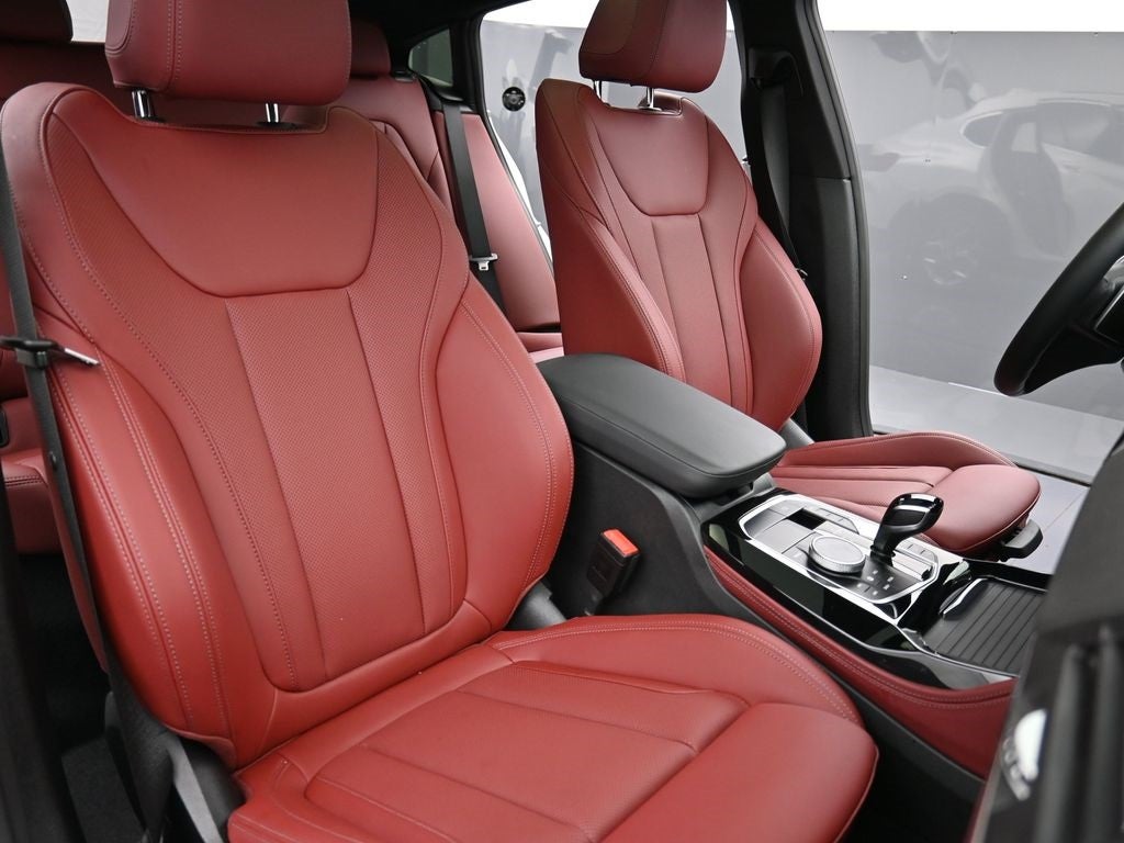 2025 BMW X4 xDrive30i