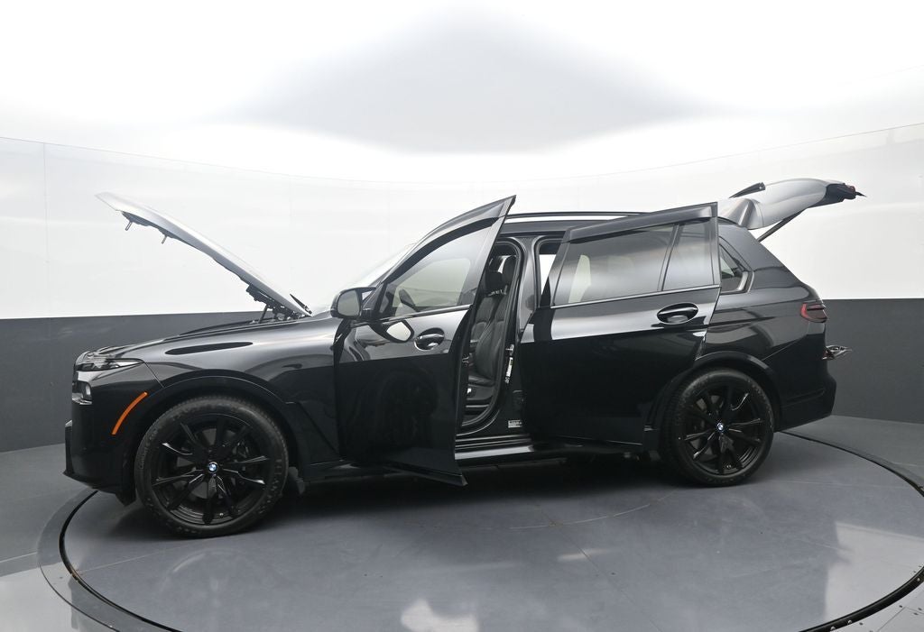 2025 BMW X7 M60i