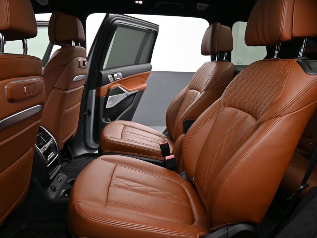 2023 BMW X7 M60i