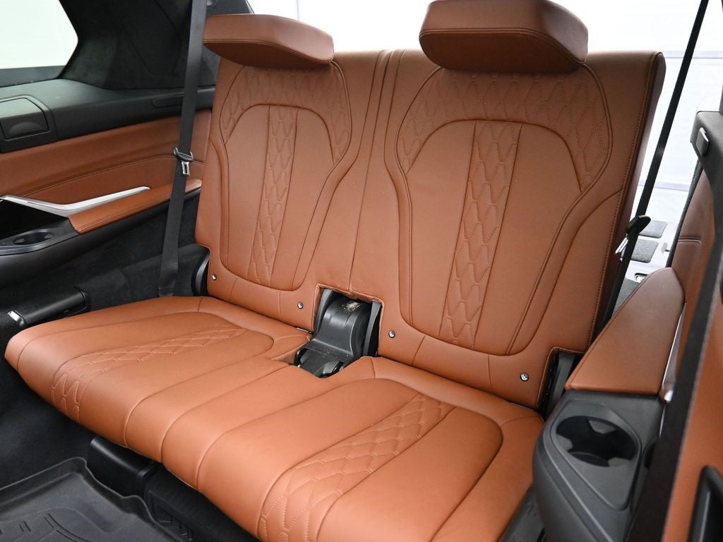 2023 BMW X7 M60i