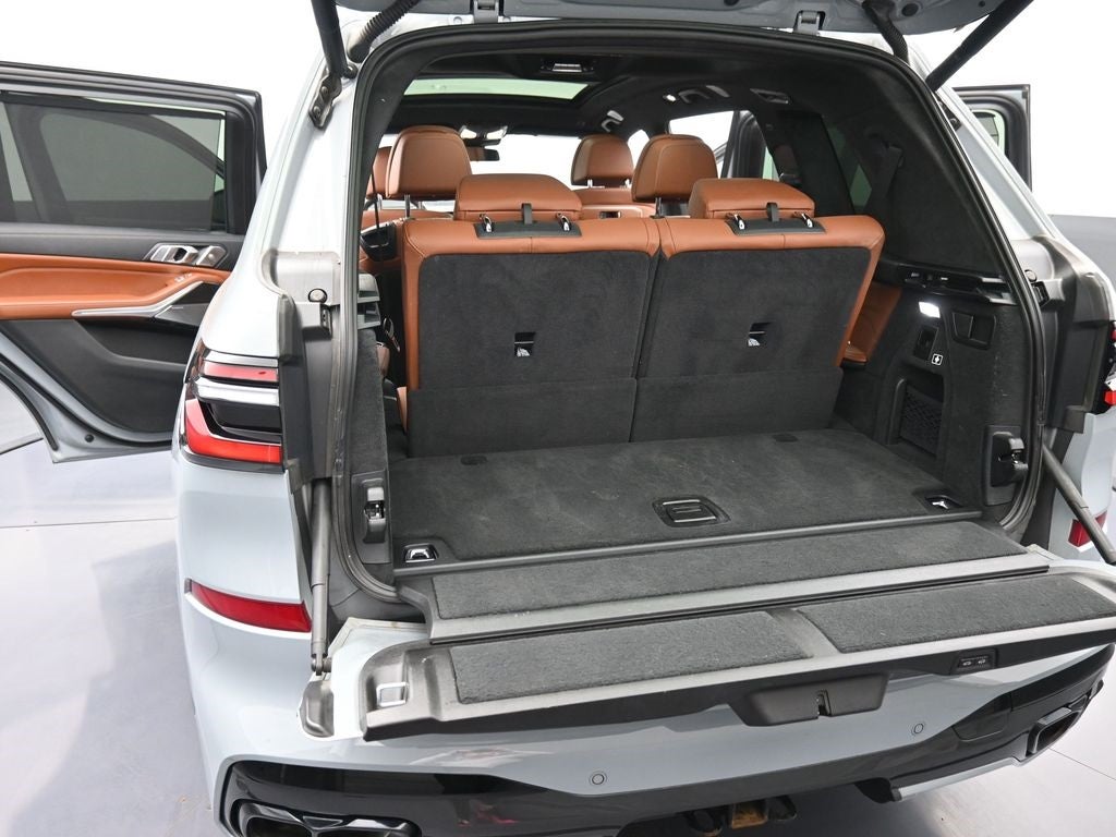 2023 BMW X7 M60i