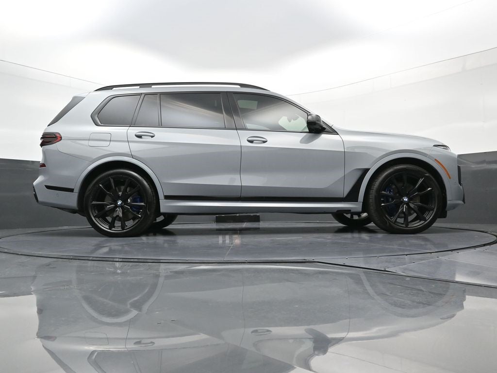 2023 BMW X7 M60i