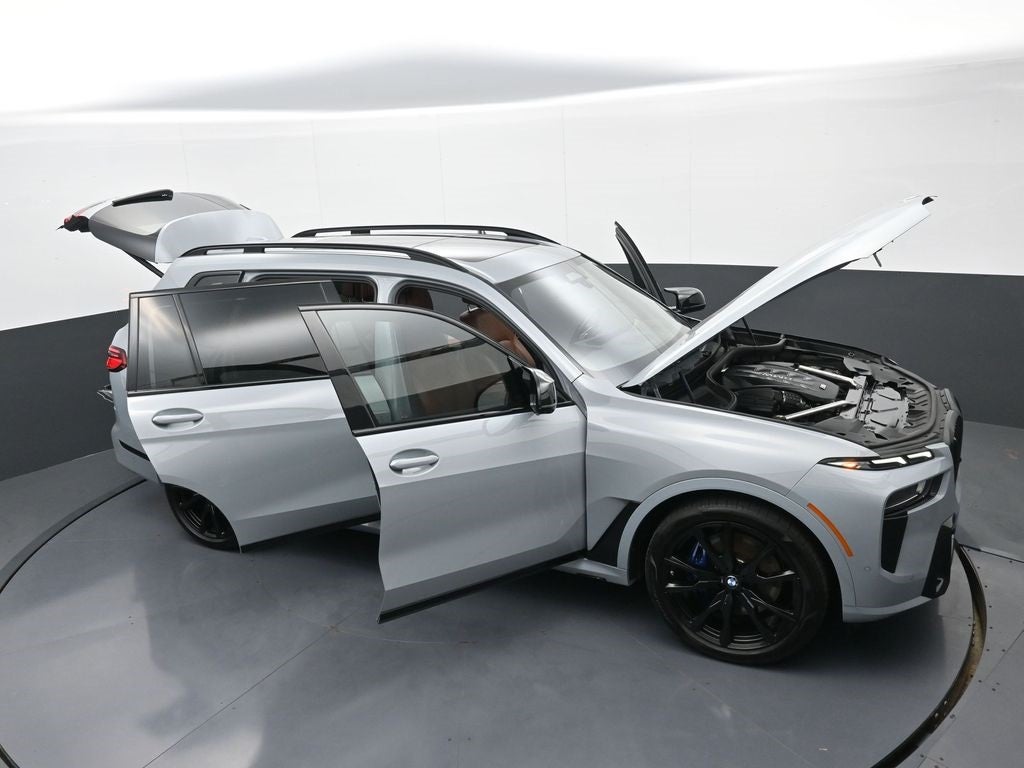 2023 BMW X7 M60i