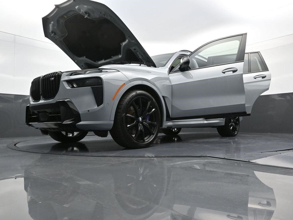 2023 BMW X7 M60i