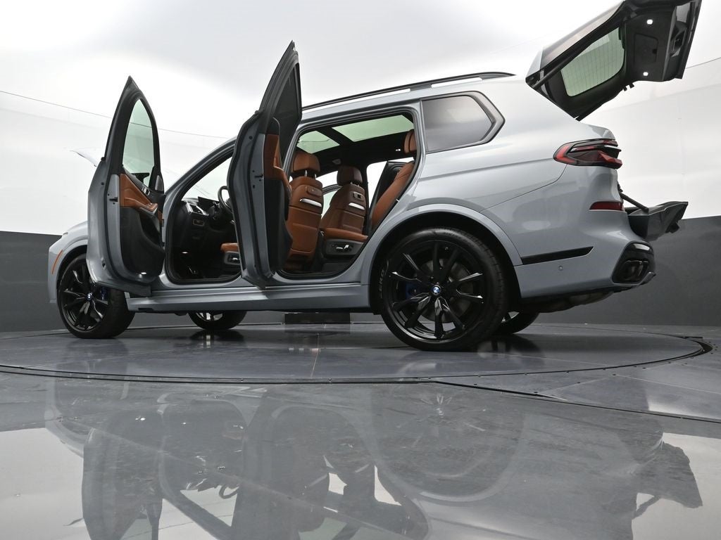 2023 BMW X7 M60i