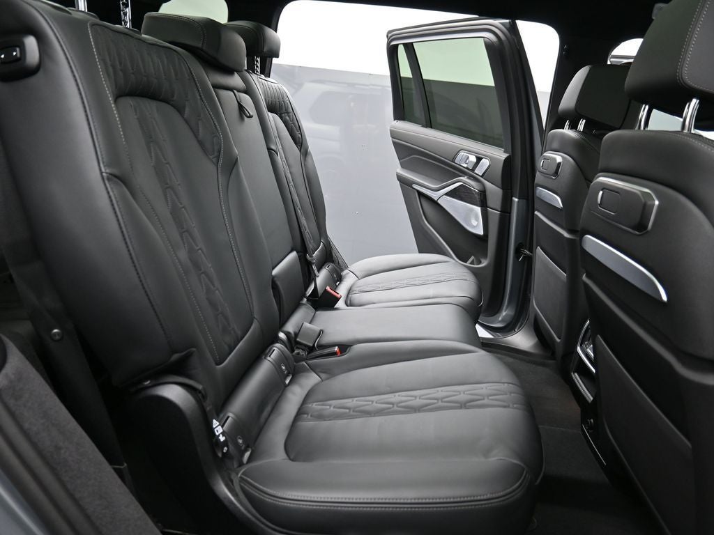 2025 BMW X7 M60i
