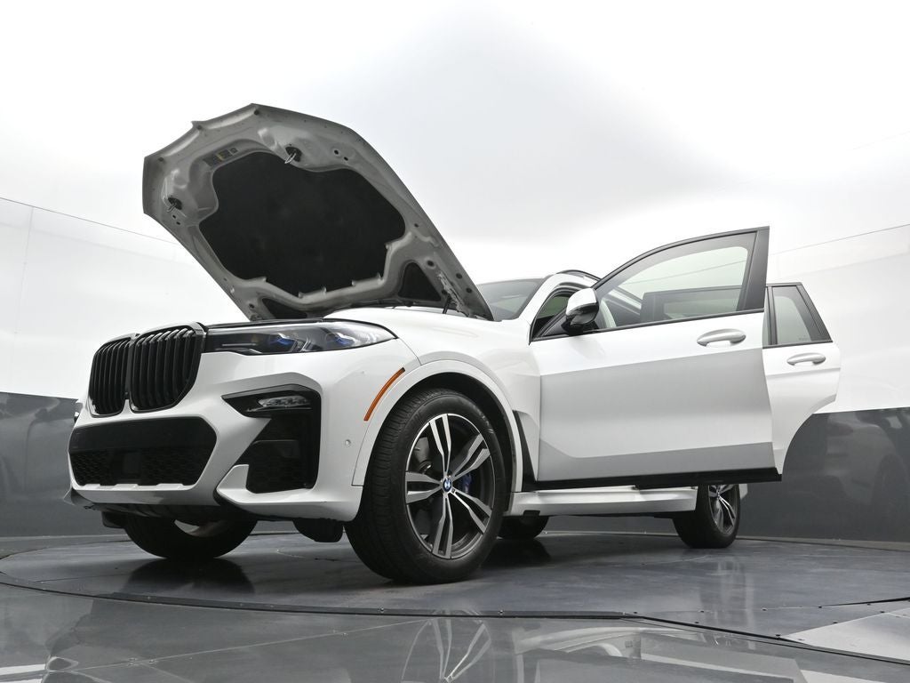 2022 BMW X7 M50i