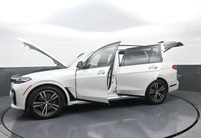2022 BMW X7 M50i
