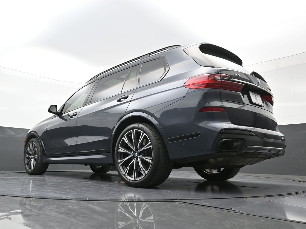 2022 BMW X7 M50i