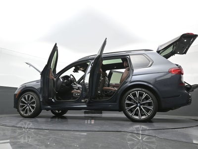 2022 BMW X7 M50i