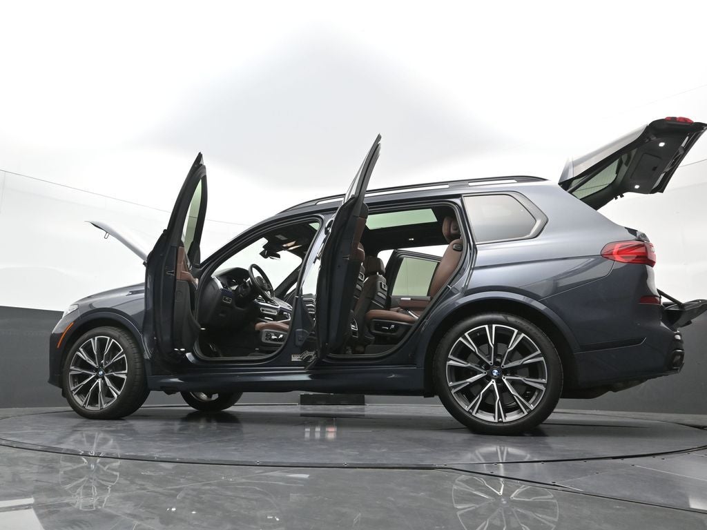 2022 BMW X7 M50i