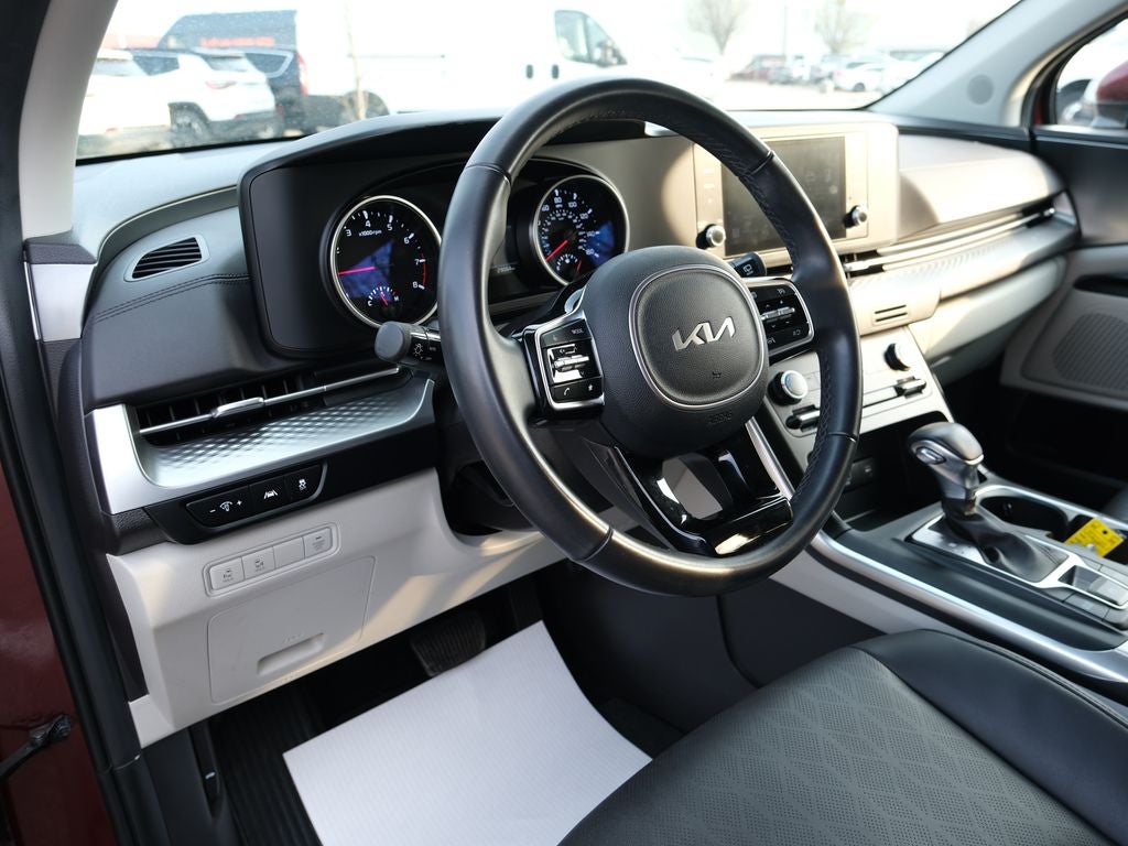 2024 Kia Carnival LX