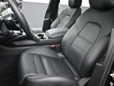 2023 Porsche Cayenne Base