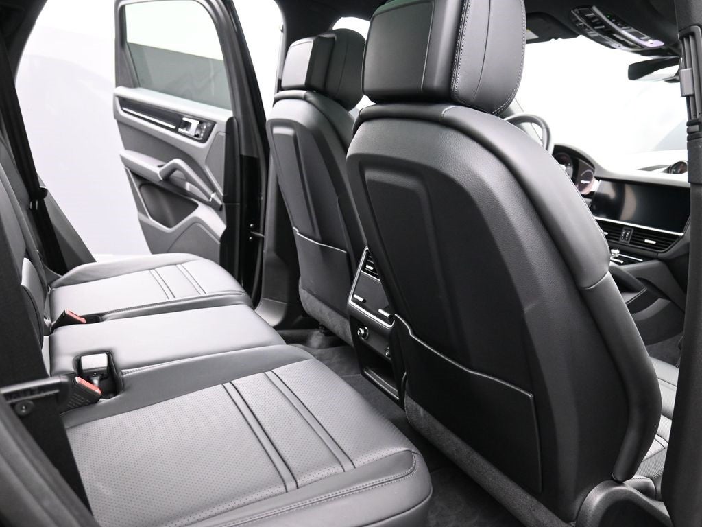 2023 Porsche Cayenne Base