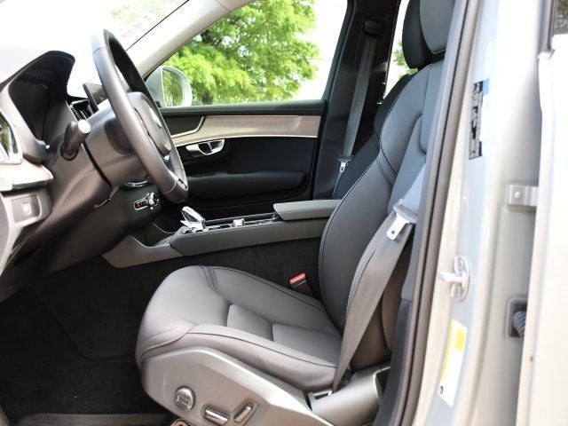 2025 Volvo XC90 B6 Core 2025.5