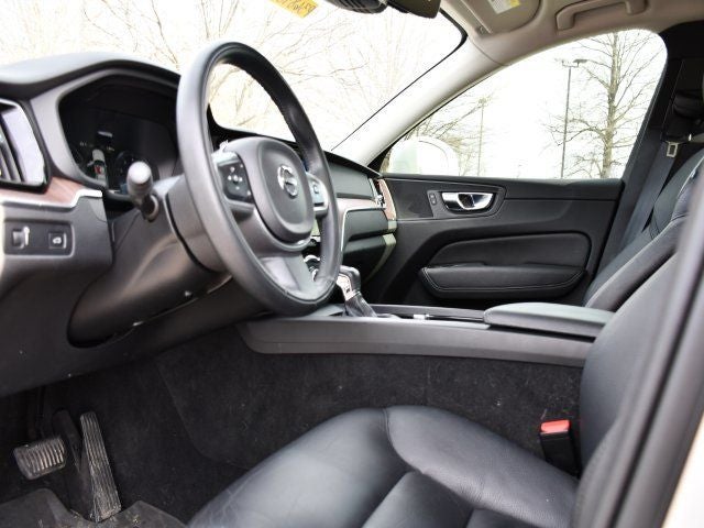 2021 Volvo XC60 T5 Momentum