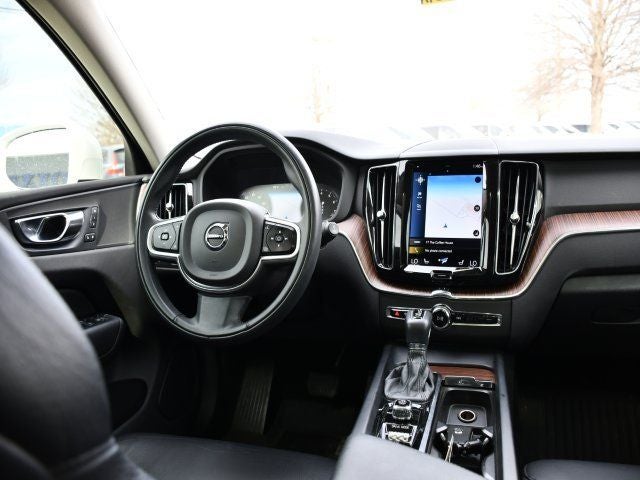 2021 Volvo XC60 T5 Momentum