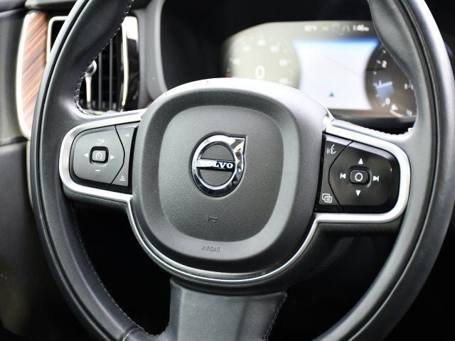 2021 Volvo XC60 T5 Momentum