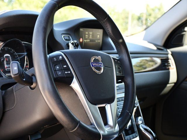 2016 Volvo XC70 T5 Platinum