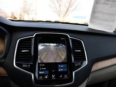 2022 Volvo XC90 T6 Momentum