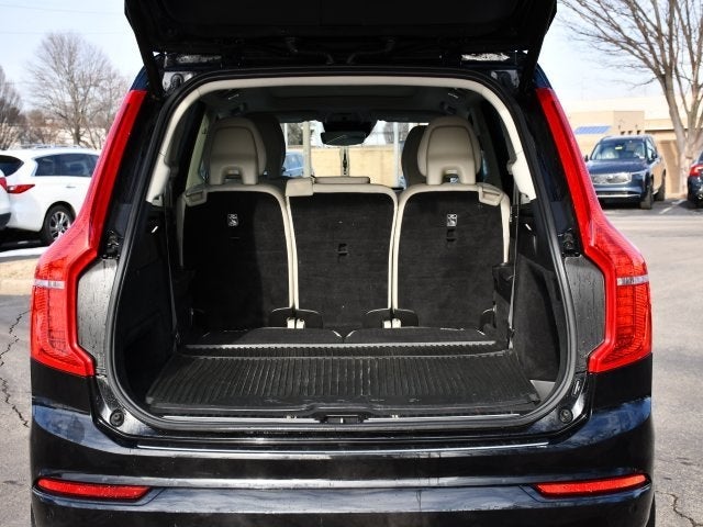 2022 Volvo XC90 T6 Momentum