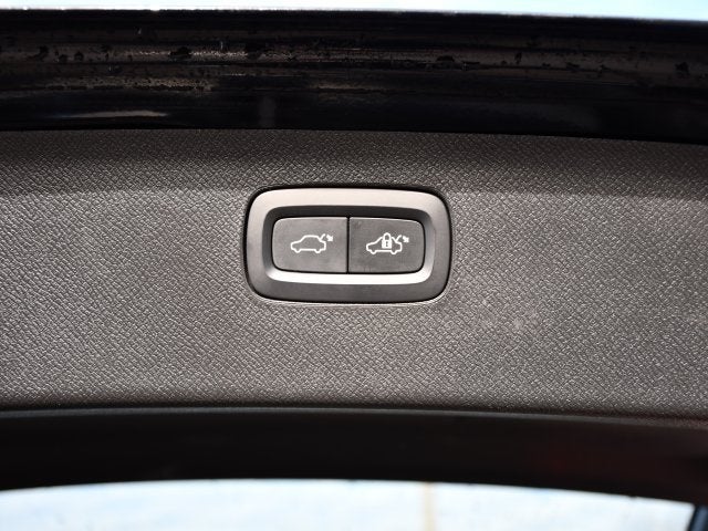 2022 Volvo XC90 T6 Momentum