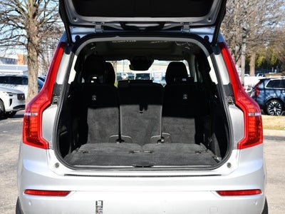 2022 Volvo XC90 T6 Momentum
