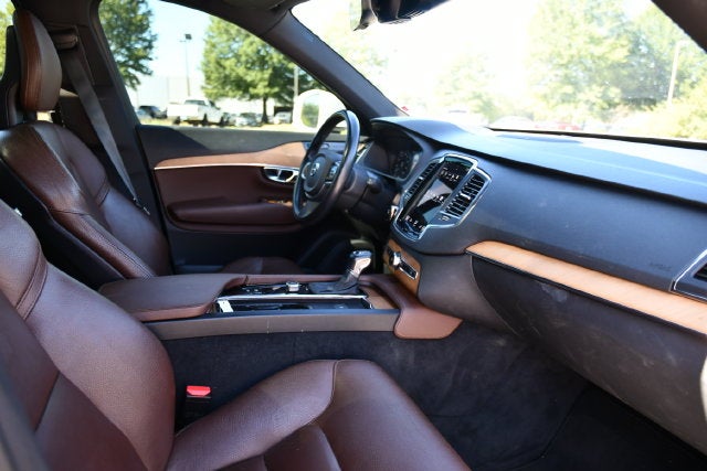 2022 Volvo XC90 T6 Momentum