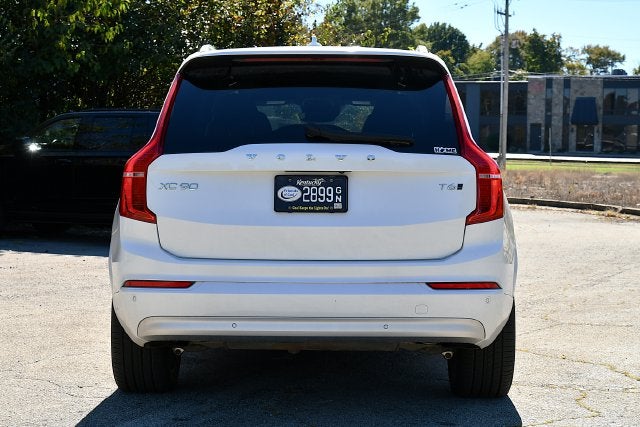 2022 Volvo XC90 T6 Momentum