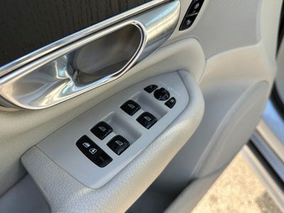 2020 Volvo XC90 T6 Momentum