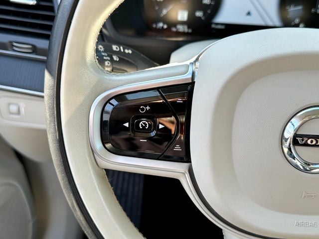 2020 Volvo XC90 T6 Momentum