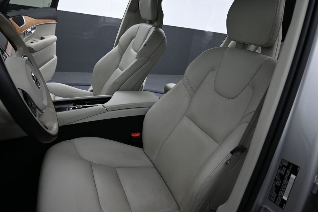 2022 Volvo XC90 Momentum