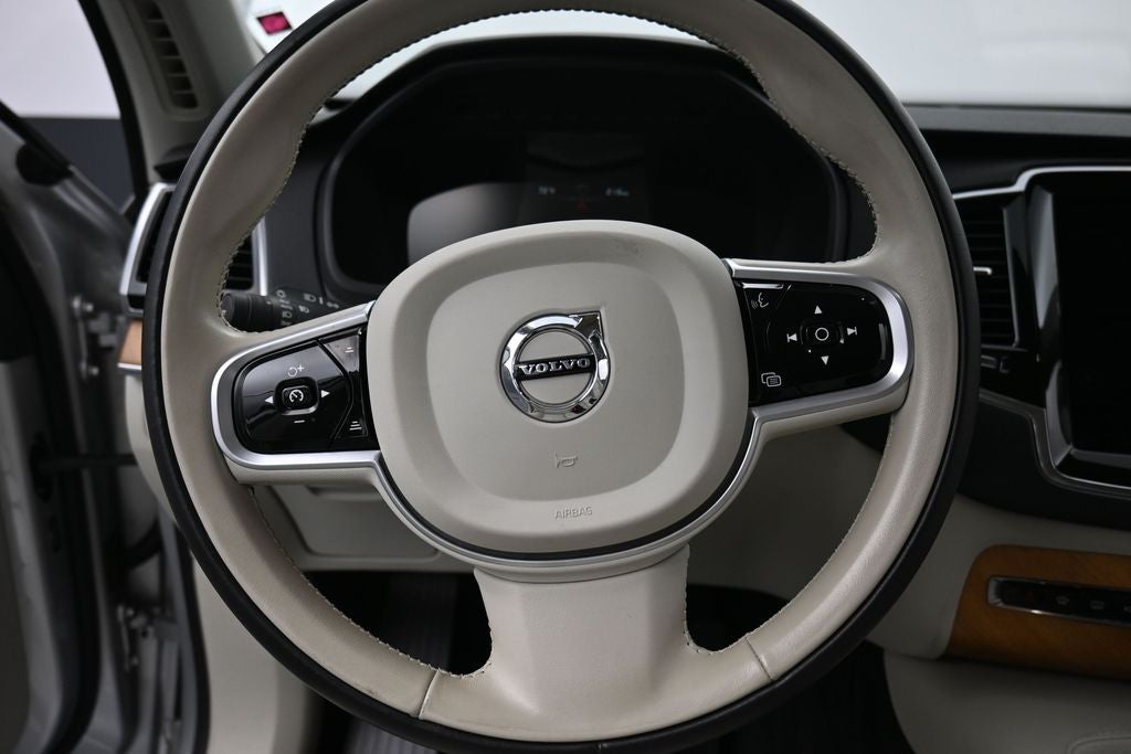 2022 Volvo XC90 Momentum