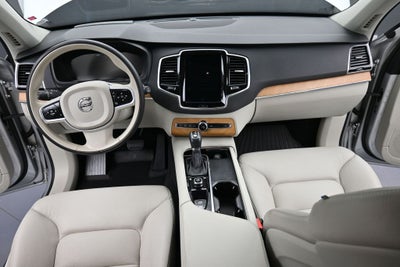 2022 Volvo XC90 Momentum