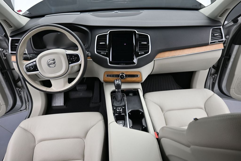2022 Volvo XC90 Momentum