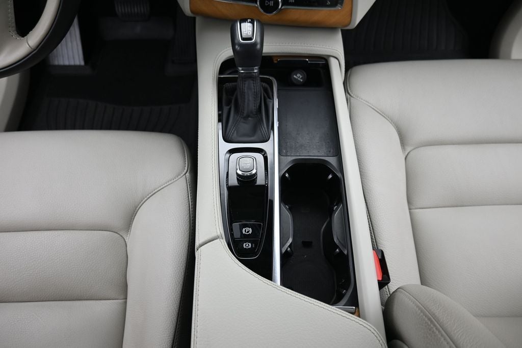 2022 Volvo XC90 Momentum